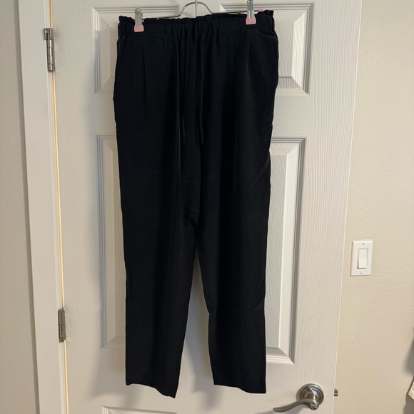 Armani Exchange Women's Black Ankle Pants - Picture 1 of 4